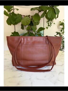 Classic Women's Leather Tote Bag in BLACK